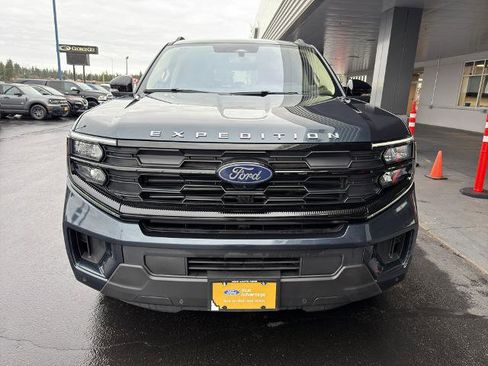 Certified 2025 Ford Expedition Active image 2