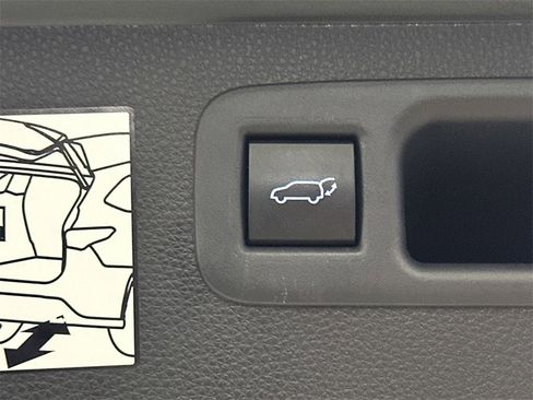 Used 2021 Toyota Highlander Platinum image 19