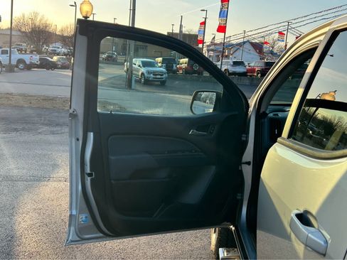 Used 2017 Chevrolet Colorado Z71 image 16