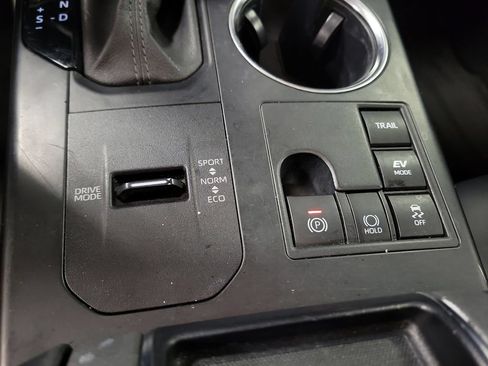 Used 2023 Toyota Highlander XLE AWD/4WD image 18