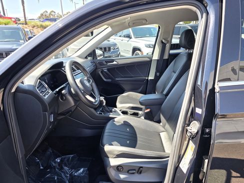 Used 2022 Volkswagen Tiguan SE FWD image 12