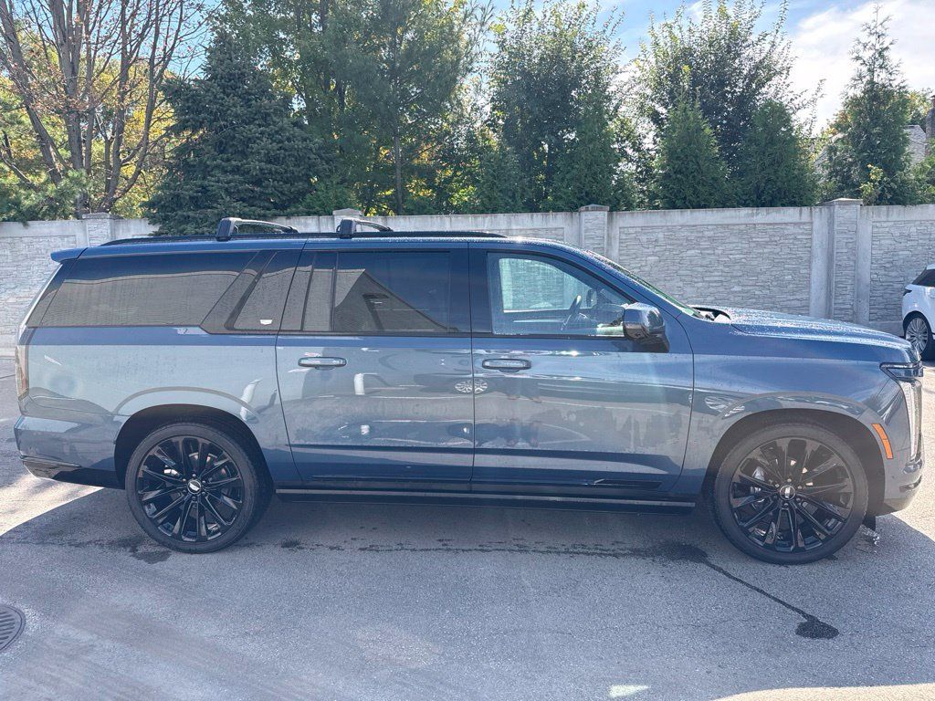 Used 2026 Cadillac Escalade ESV Platinum Sport w/ LPO, ONYX Package AWD/4WD image 6