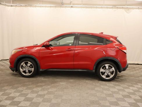 Used 2017 Honda HR-V EX image 2