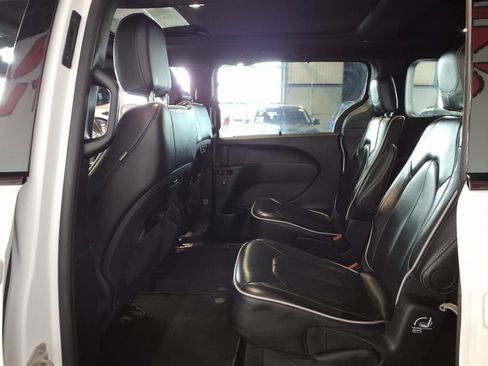 Used 2024 Chrysler Pacifica Limited w/ S Appearance Package FWD image 15