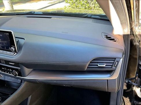 Used 2023 Nissan Rogue SV image 23