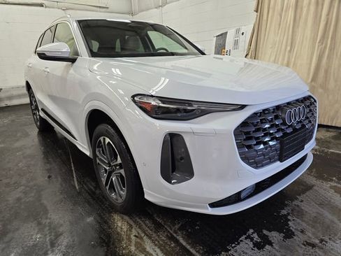 Used 2025 Audi Q5 Premium Plus w/ Premium Plus image 6