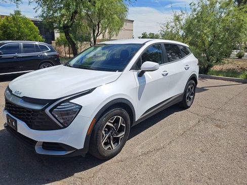 Certified 2025 Kia Sportage LX FWD image 3