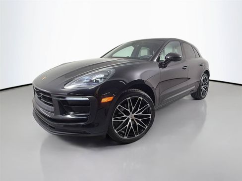 Certified 2023 Porsche Macan AWD/4WD image 1