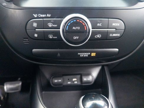 Used 2019 Kia Soul + image 22