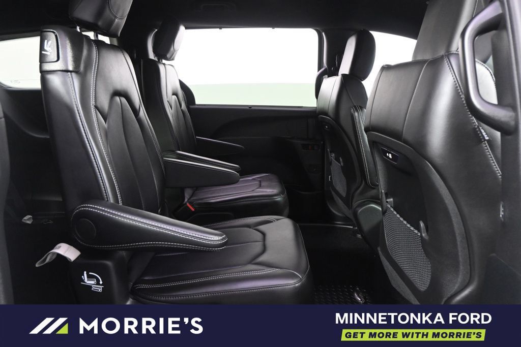 Used 2026 Chrysler Pacifica Select FWD image 19