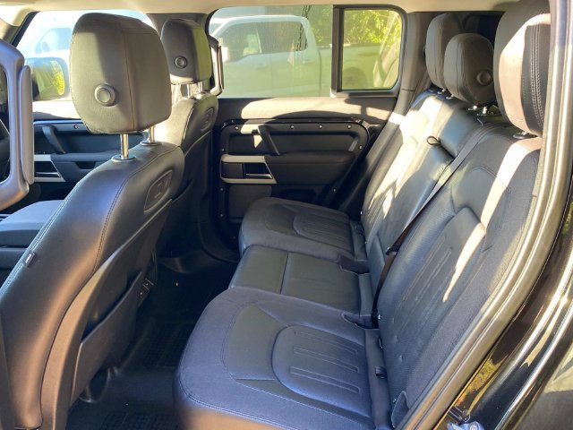 Used 2021 Land Rover Defender 110 SE AWD/4WD image 9