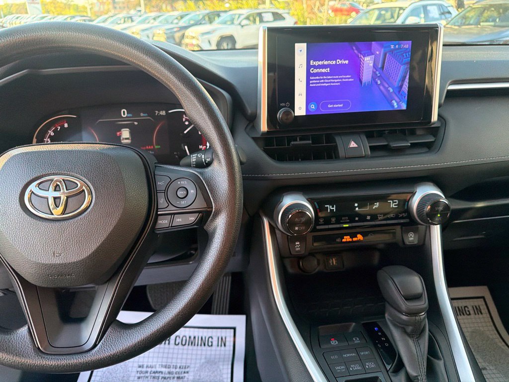 Used 2025 Toyota RAV4 XLE AWD/4WD image 27