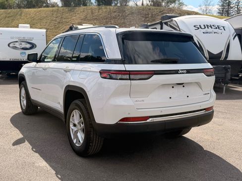 Used 2023 Jeep Grand Cherokee Laredo AWD/4WD image 7