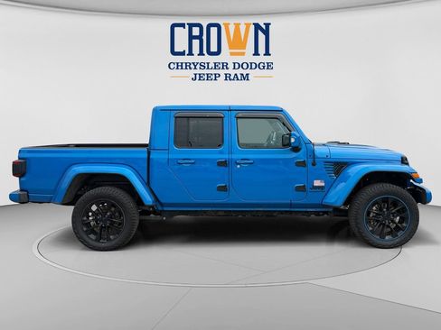 Used 2022 Jeep Gladiator Overland AWD/4WD image 2