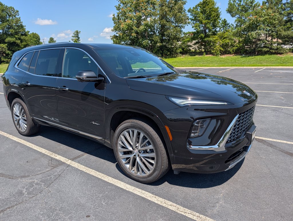 Used 2026 Buick Enclave Avenir w/ Super Cruise Package AWD/4WD image 1