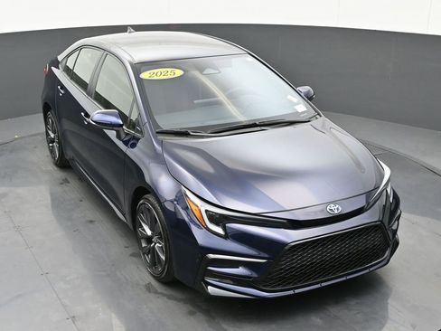 Used 2025 Toyota Corolla SE image 39