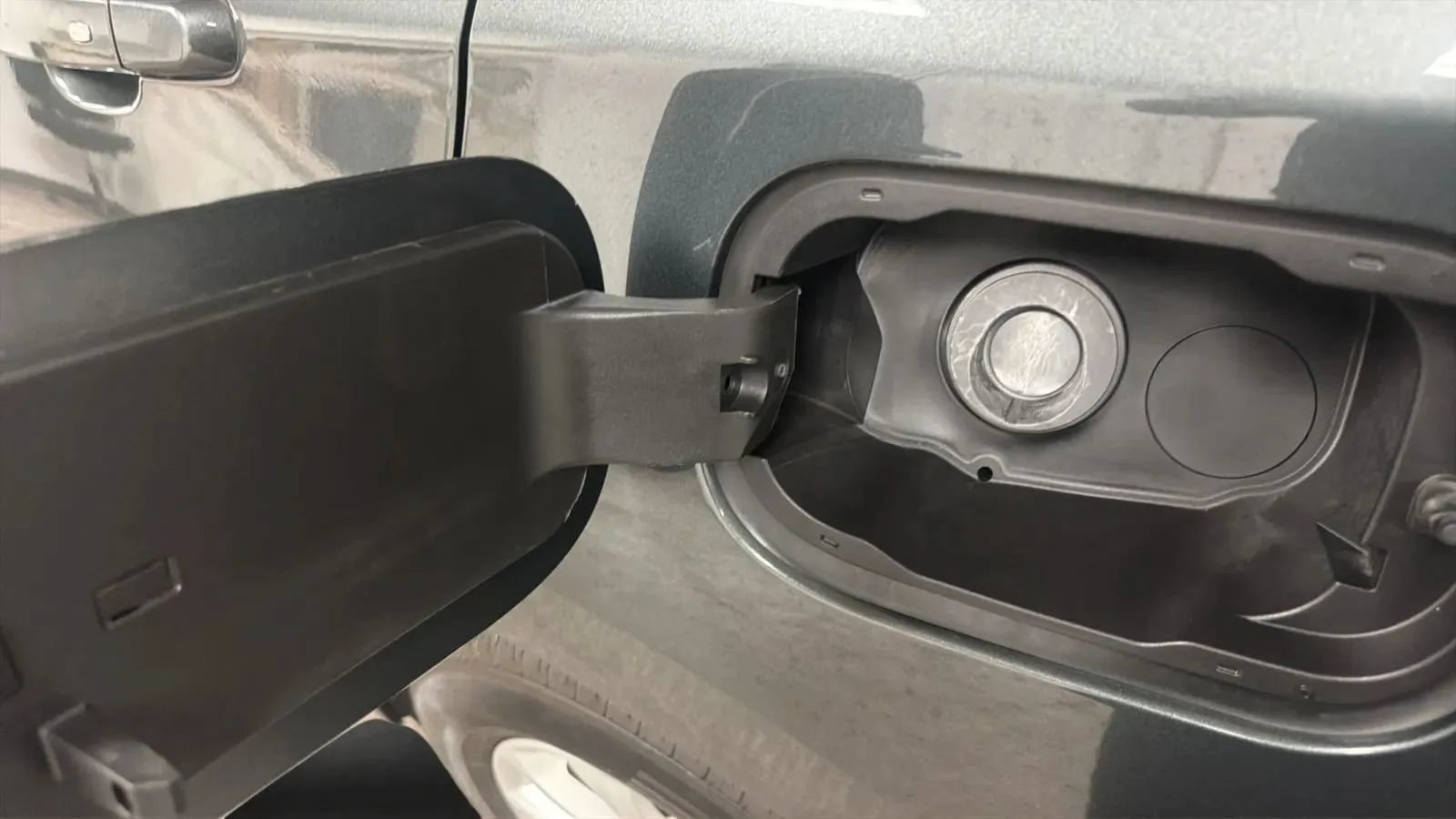 Used 2018 Chevrolet Equinox LT FWD image 26