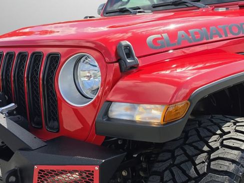 Used 2023 Jeep Gladiator Overland w/ Trailer Tow Package AWD/4WD image 13