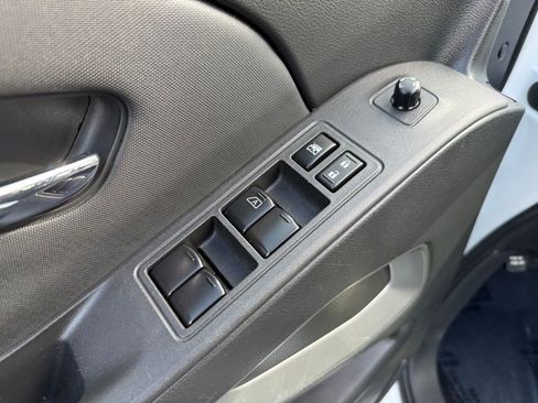 Used 2024 Nissan Frontier SV AWD/4WD image 20