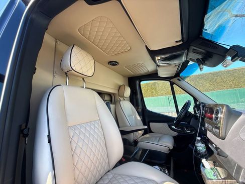 Used 2023 Mercedes-Benz Sprinter 3500 image 16