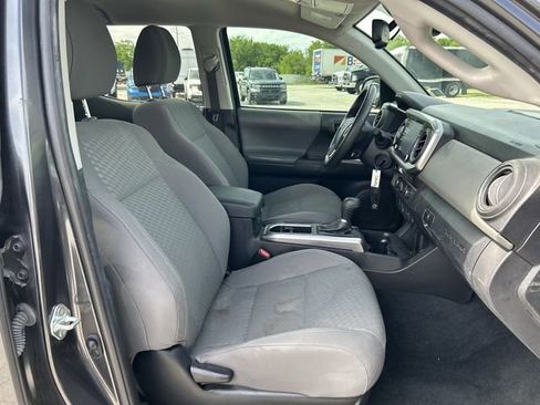 Used 2022 Toyota Tacoma SR5 RWD image 30