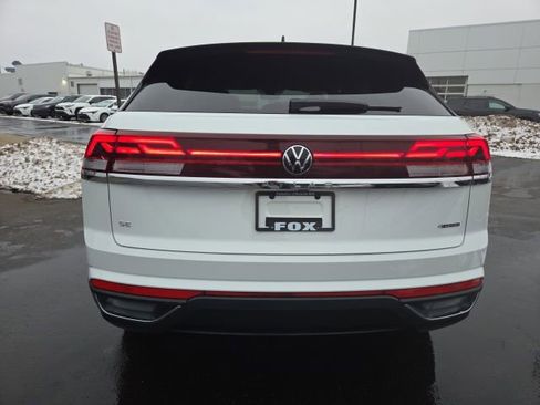Used 2024 Volkswagen Atlas Cross Sport SE image 6