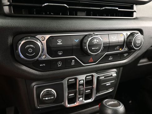 Certified 2024 Jeep Gladiator Sport image 23