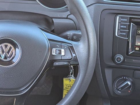 Used 2017 Volkswagen Jetta S image 16