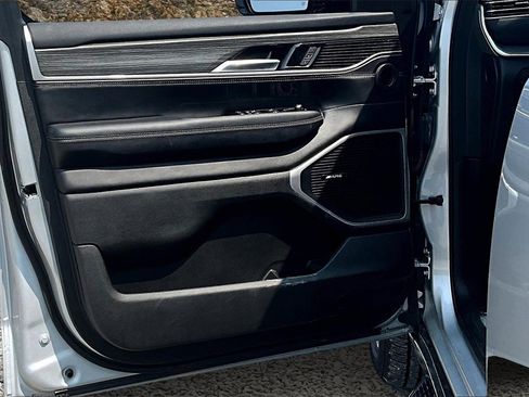 Used 2024 Jeep Wagoneer Series III image 22