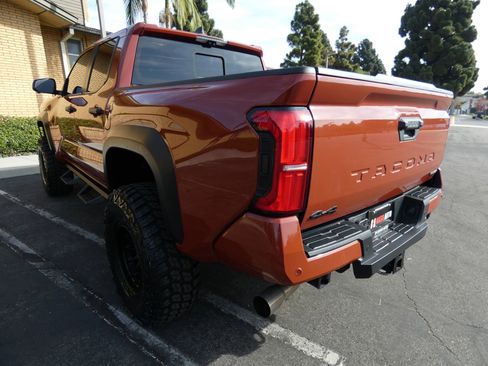Used 2025 Toyota Tacoma TRD Off-Road w/ TRD Off Road Premium Package image 12