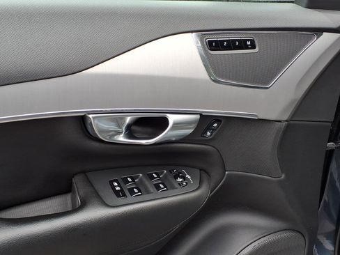 Used 2022 Volvo XC90 T5 Momentum AWD/4WD image 7