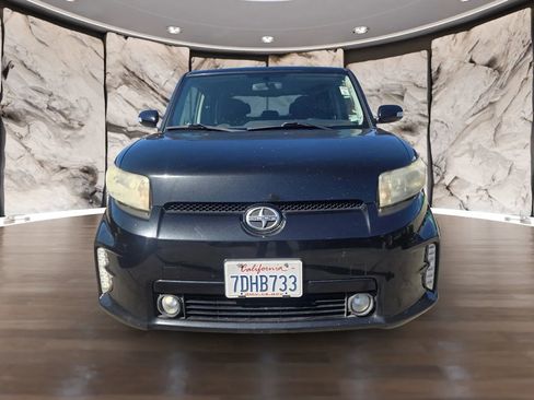 Used 2013 Scion xB image 2