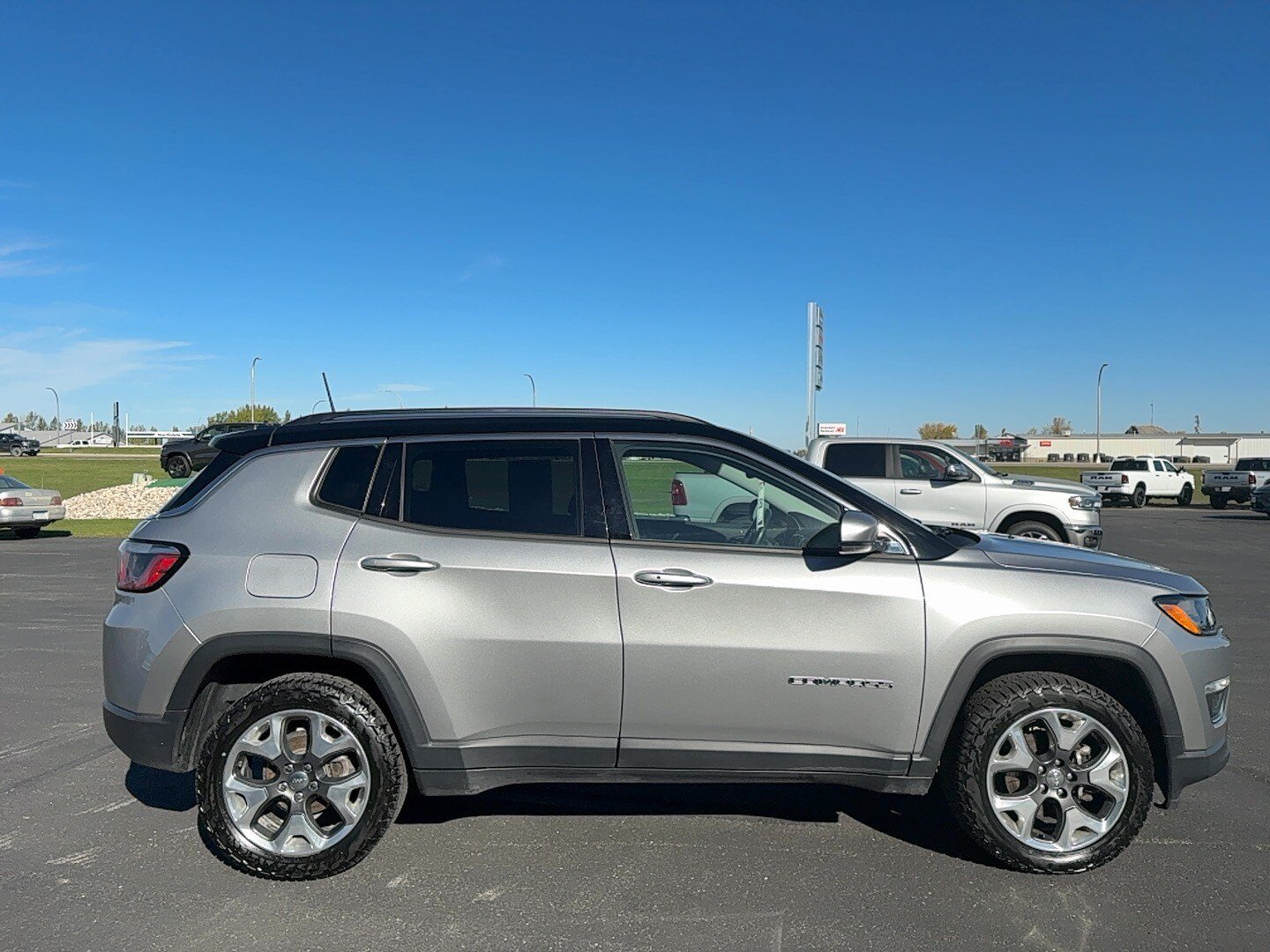 Used 2018 Jeep Compass Limited AWD/4WD image 3