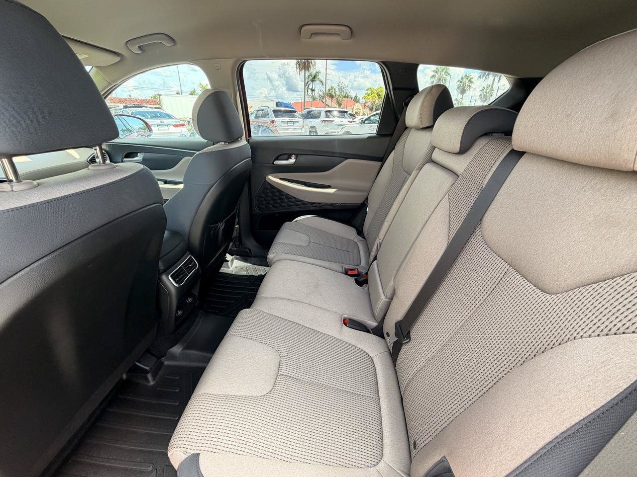 Used 2023 Hyundai Santa Fe SEL FWD image 8