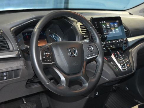 Used 2024 Honda Odyssey EX-L image 2