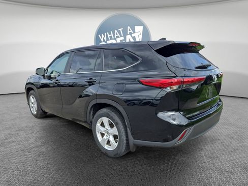 Used 2023 Toyota Highlander LE AWD/4WD image 5