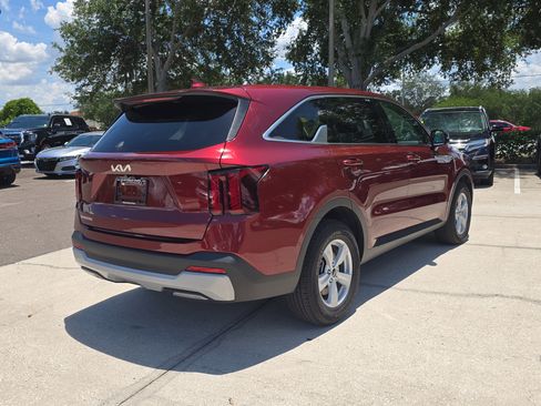 Certified 2025 Kia Sorento LX FWD image 8