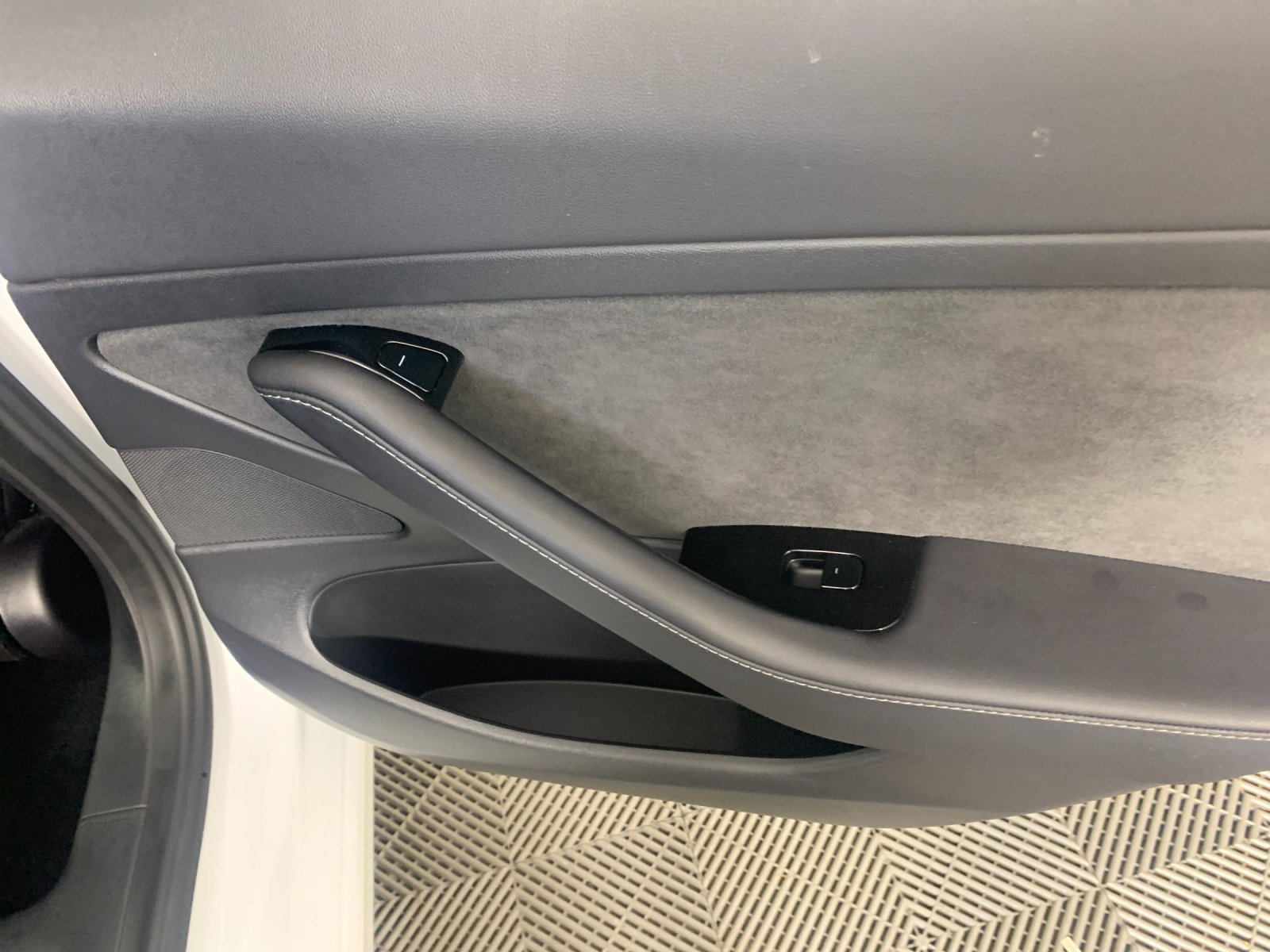 Used 2020 Tesla Model 3 Standard Range RWD image 31