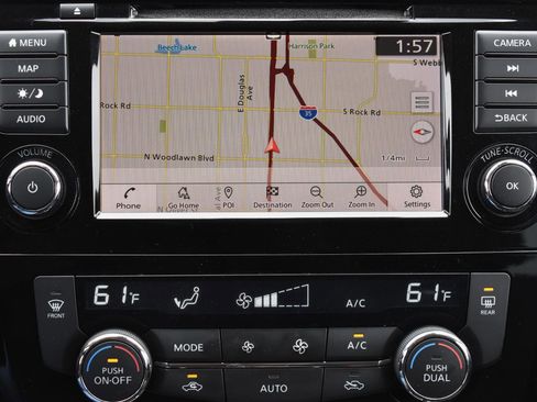 Used 2019 Nissan Rogue SV w/ Sun & Sound Touring Package image 4