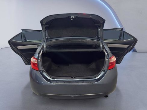 Used 2018 Toyota Corolla LE w/ LE Premium Package w/Moonroof FWD image 11
