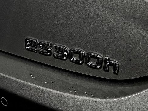 Used 2025 Lexus ES 300h w/ Premium Package image 32