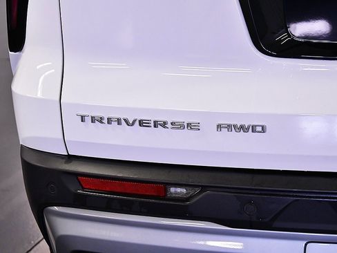 Used 2025 Chevrolet Traverse LT image 10