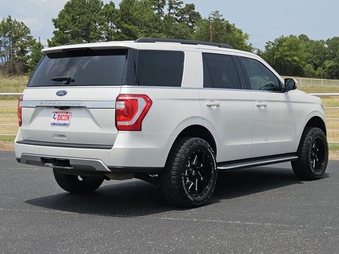 Used 2018 Ford Expedition XLT w/ Equipment Group 202A RWD image 4