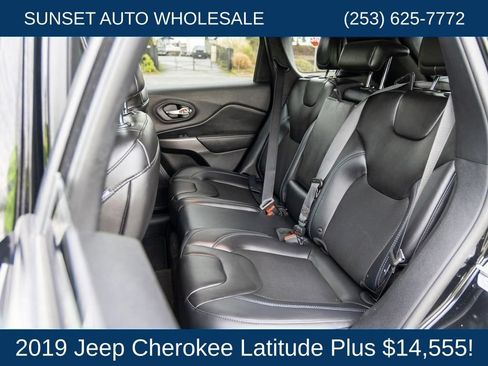 Used 2019 Jeep Cherokee Latitude Plus AWD/4WD image 71