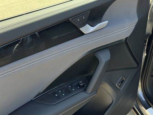 New 2025 Volkswagen Tiguan SE image 17