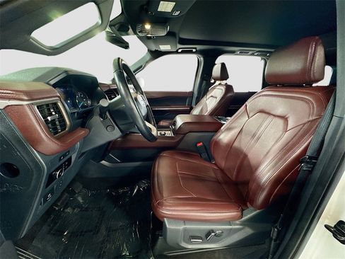 Used 2023 Ford Expedition Limited image 13