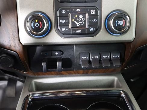 Used 2016 Ford F250 Lariat w/ Chrome Package image 48