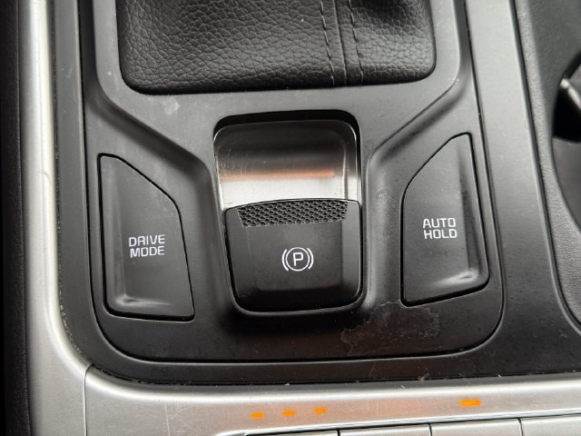 Used 2025 Kia Carnival FWD image 20