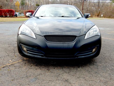 Used 2010 Hyundai Genesis 3.8 image 7