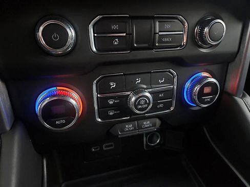 Used 2021 GMC Yukon XL SLE w/ Gmc Pro Safety Plus Package image 19